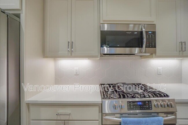 Building Photo - 11805 NE 108th St