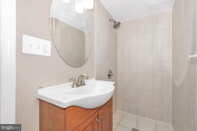 Building Photo - 1551 Langford Rd