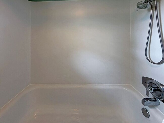 Building Photo - 539 Madison St