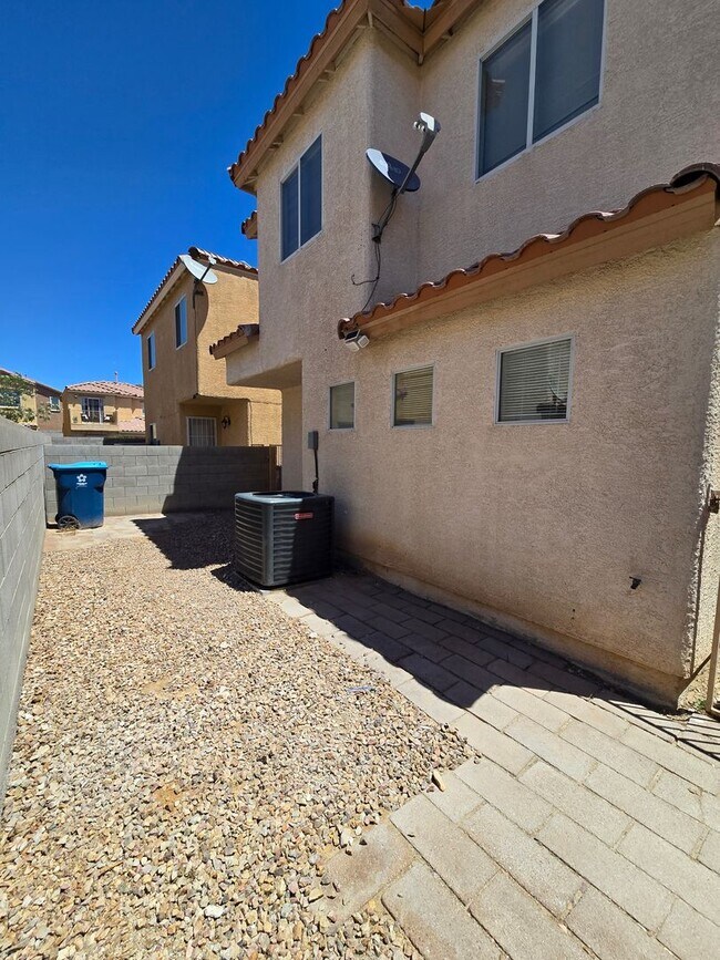 Building Photo - A Fabulous 3 Bed, 2.5 Bath, 2 Story Home W...