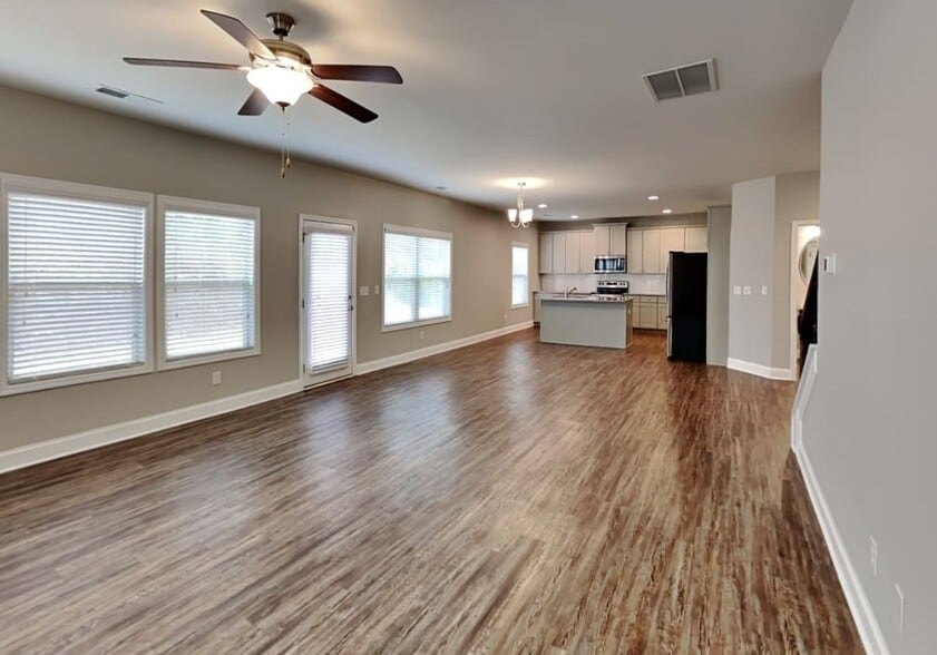 Building Photo - 243 Sage Dr