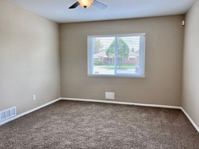Building Photo - Ranch Home 3BD/2BA Conveniently Located Mi...