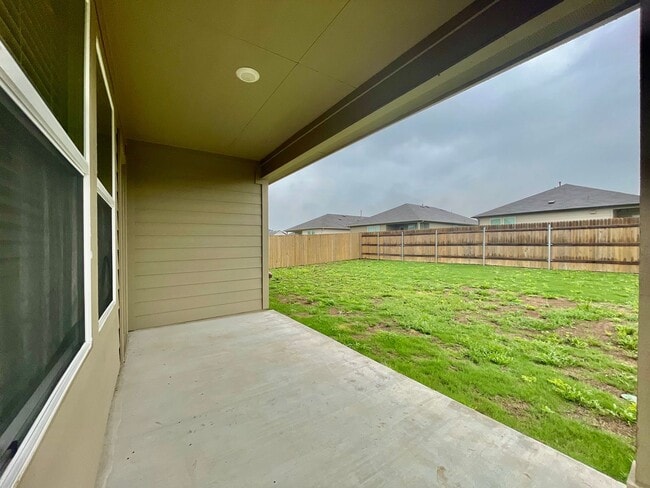 Building Photo - 4 Bedroom home in Cottonwood Creek w/ Fenced backyard