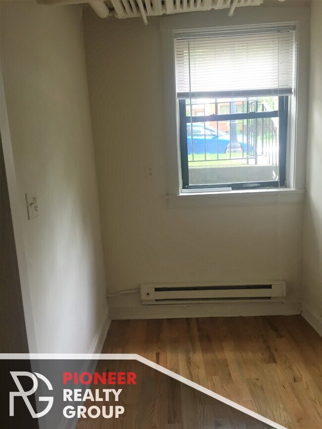 Building Photo - 1311 Dempster St