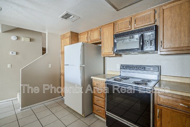 Building Photo - 850 S River Dr