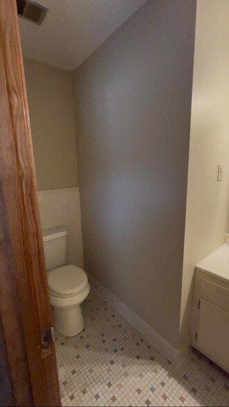 Building Photo - 3611 Naylor Dr