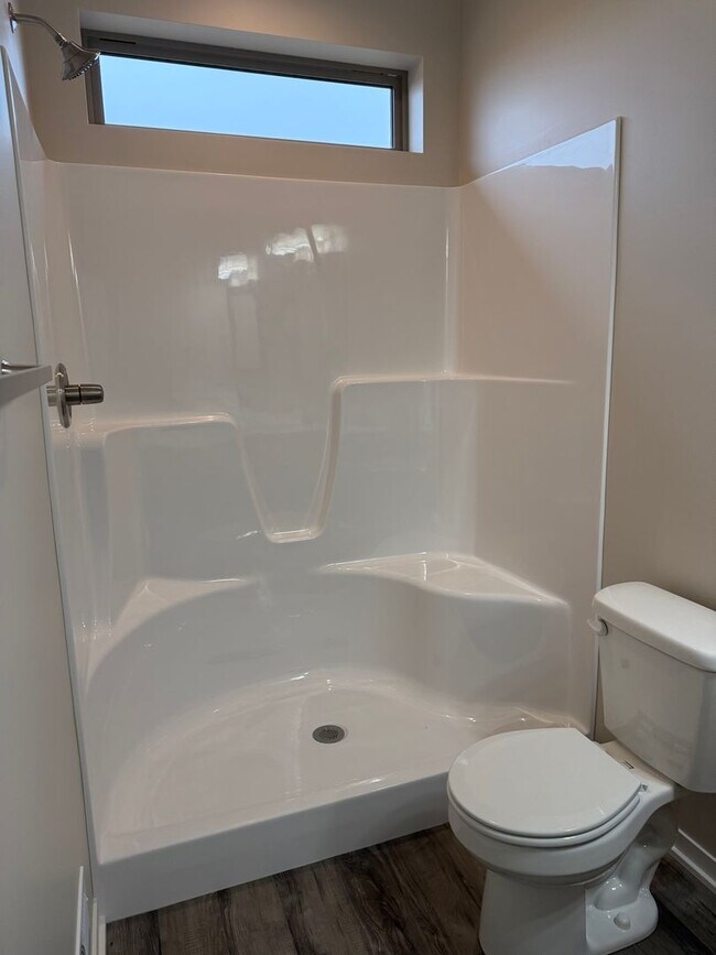 Building Photo - Beautiful brand-new ranch townhome with 2 stall garage. Spacious 3 bedrooms/3 full bathrooms