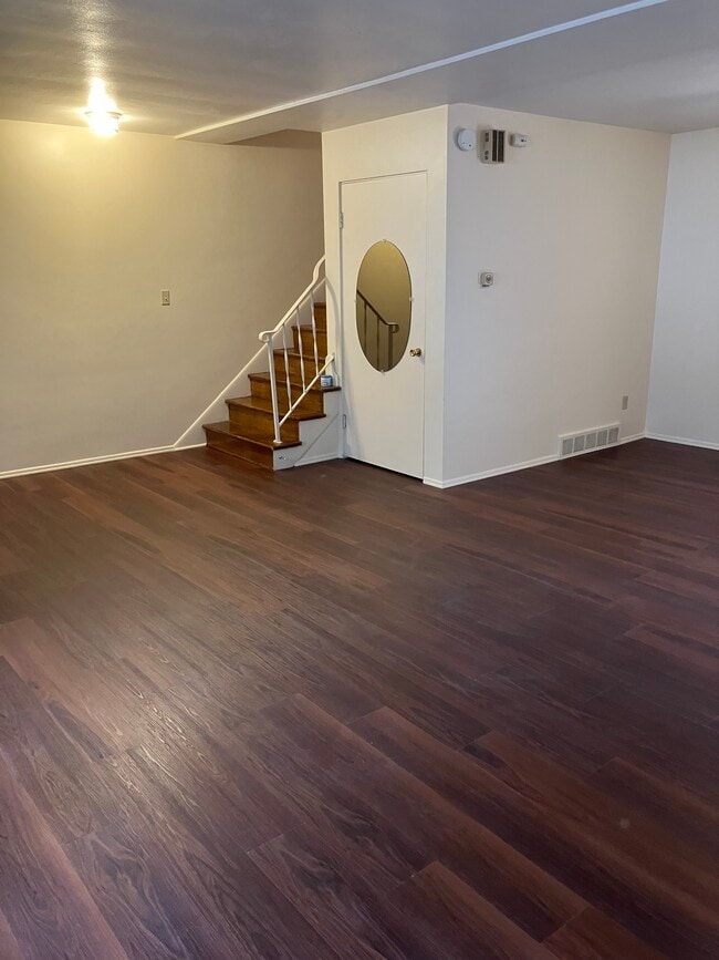 Primary Photo - 1824 Cromwell Dr