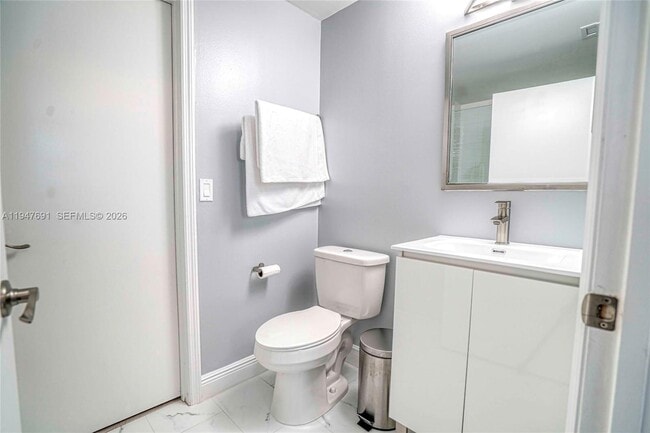 Building Photo - 1261 Presidio Dr