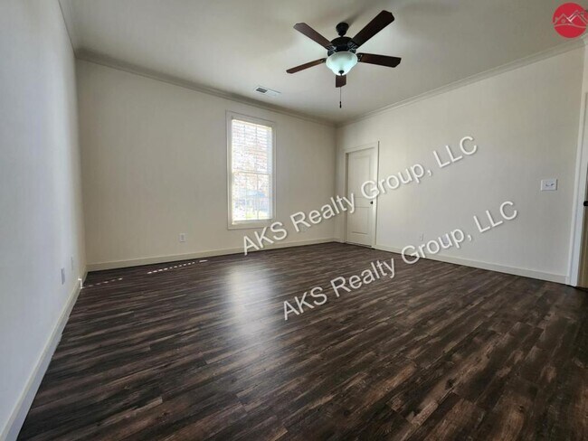 Building Photo - 4613 Riverview Dr