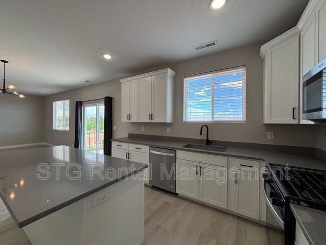 Building Photo - 840 Twin Lakes Dr