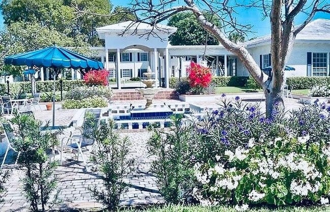 Building Photo - 2161 NE 68th St