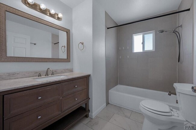 Building Photo - 981 Tamarack Cir