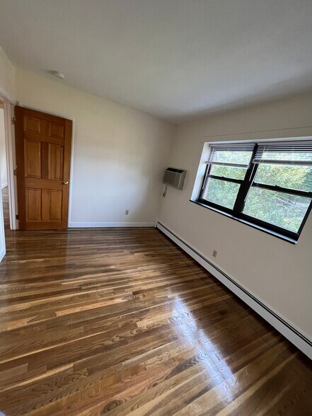 Building Photo - 288 Grove St