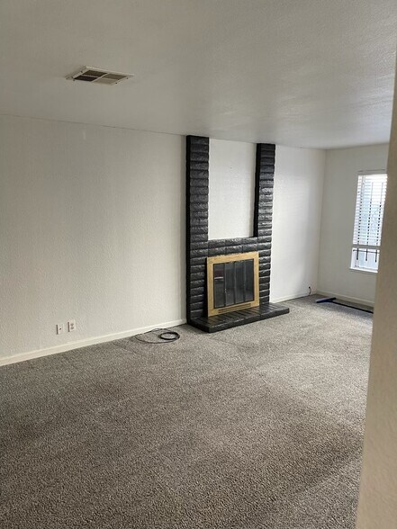 Fireplace - 2595 El Portal Dr