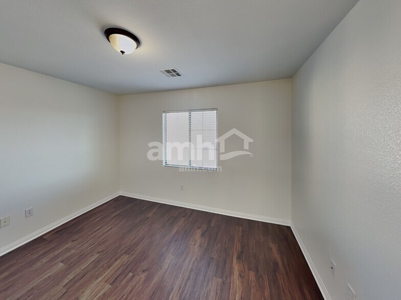 Building Photo - 5283 Railroad River Ave