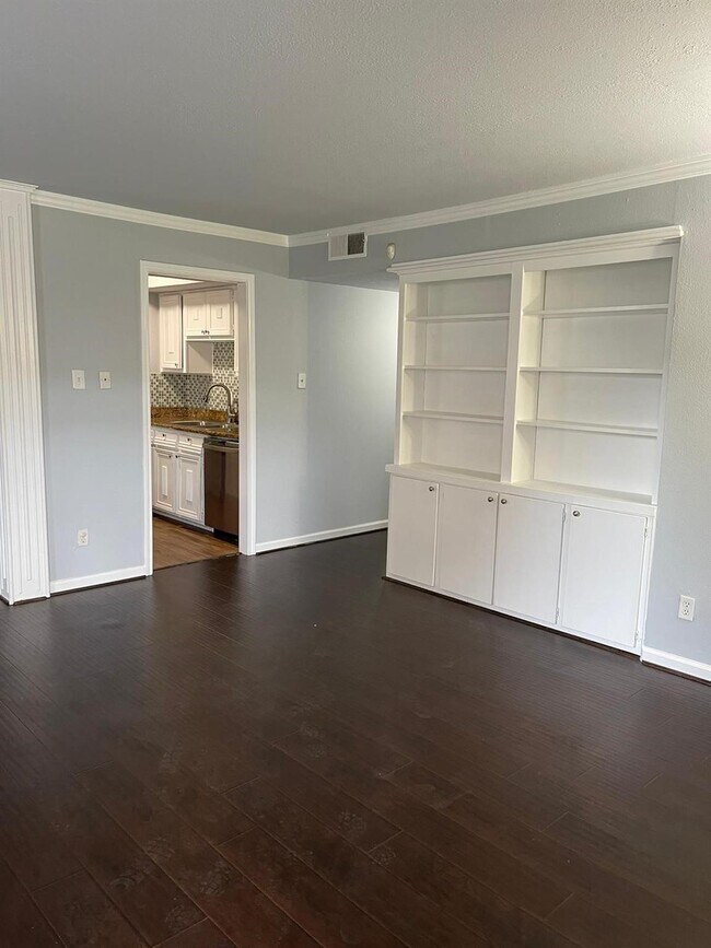 Building Photo - 6402 Del Monte Dr
