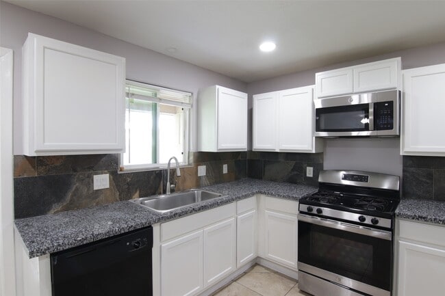 Building Photo - 7941 Longridge Dr