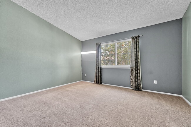 Building Photo - $2,050, 2-bed, 2.5-bath townhouse in the desirable location of Aurora, CO