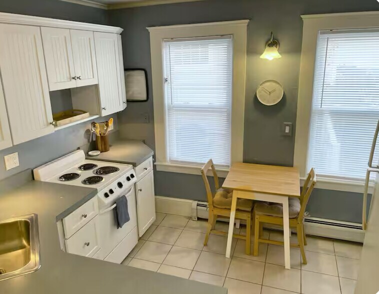 Building Photo - 4 Belmont St