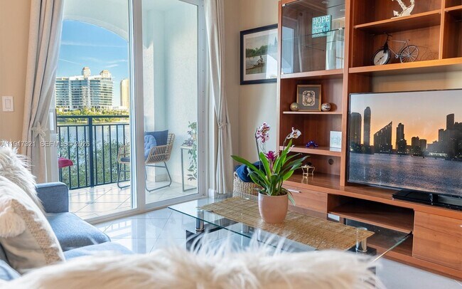 Building Photo - 3255 NE 184th St