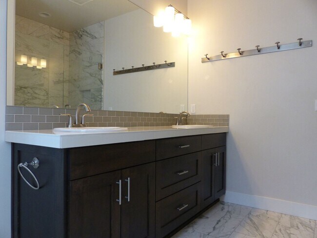 Building Photo - Beautiful 3 Bed/2.5 Bath Home in NW Bend - Fields Street