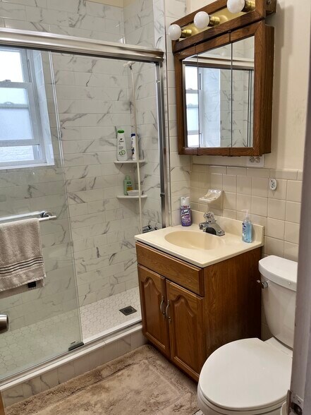 Building Photo - 355 85th St