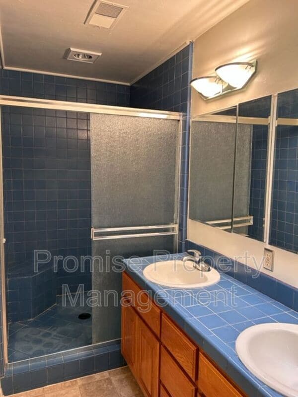 Building Photo - 13543 Mountainside Dr