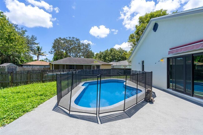 Building Photo - 1038 SW 120th Way
