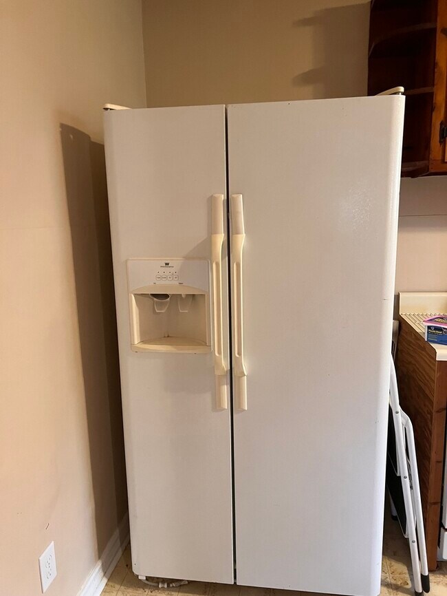 Building Photo - Cute 2 bed/ 1 Bath! Available now!