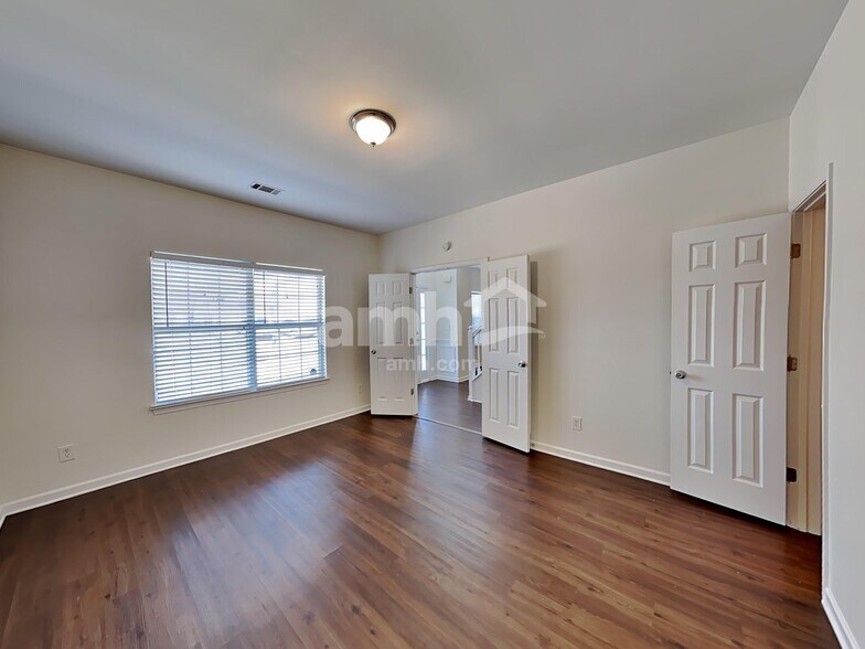 Building Photo - 412 Farmwood Way