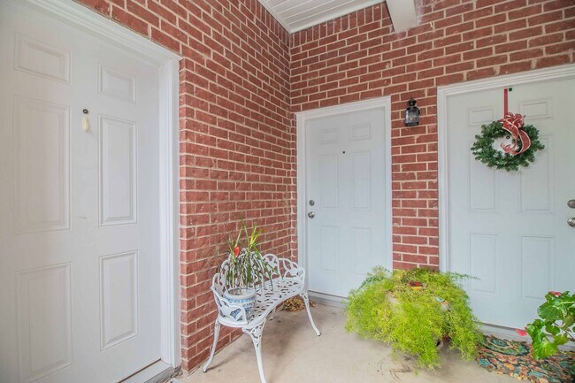 Building Photo - Recently Renovated 1-Bedroom Apartment in Prime Fort Worth Location