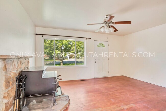 Building Photo - 363 S 800 E