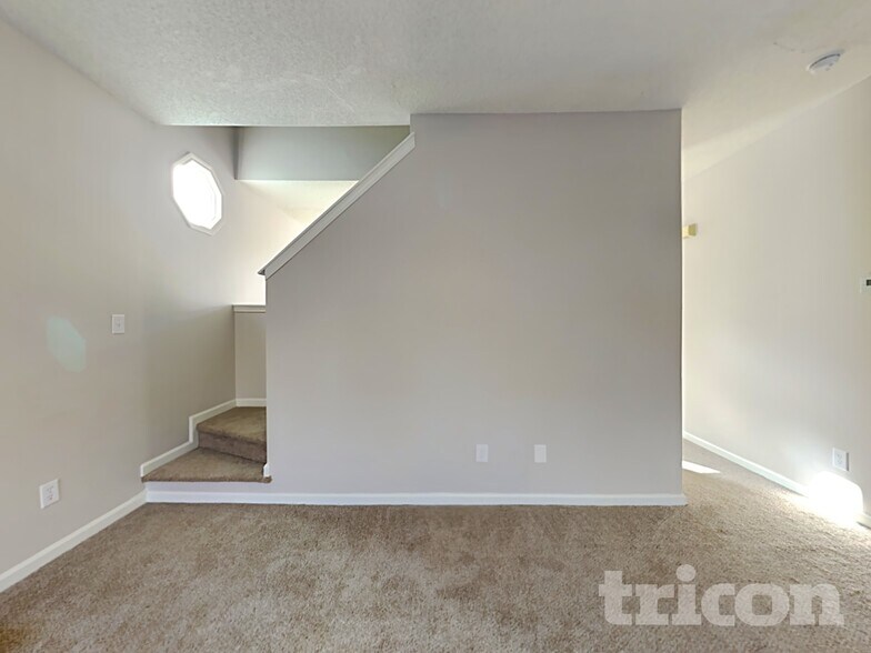 Building Photo - 1606 Oak Knoll Ln