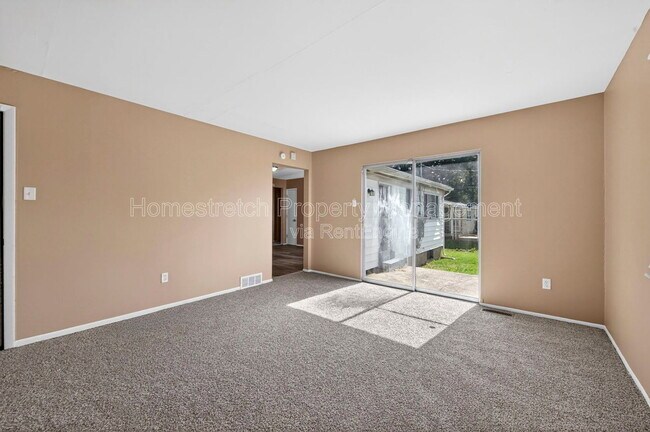 Building Photo - 1310 Petite Dr