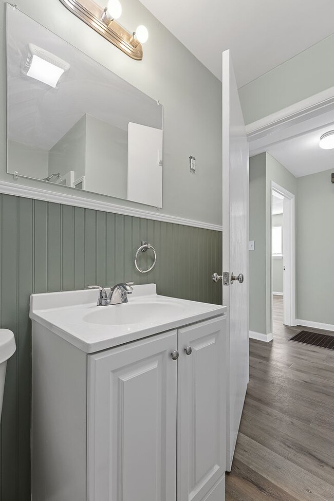 Building Photo - For Rent - Adorable 4BR 2BA house - East R...