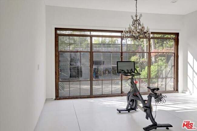 Building Photo - 2425 Clement Ave