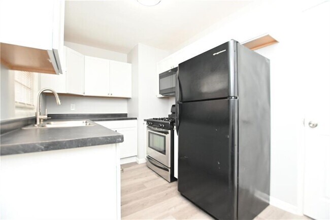 Building Photo - 5820 E 40th St