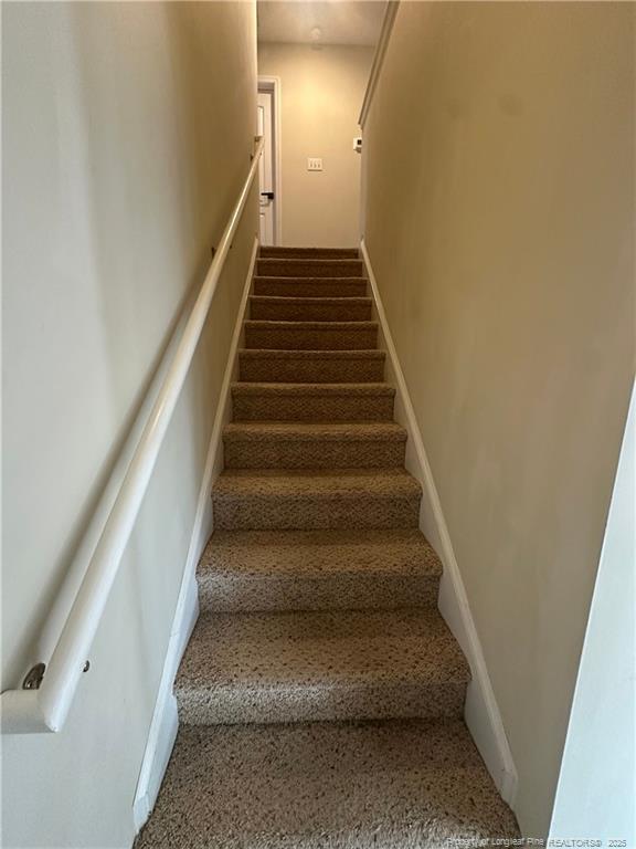 Building Photo - 143 Fairway Ln