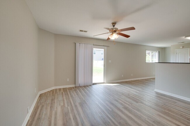 Building Photo - 128 Farmington Dr