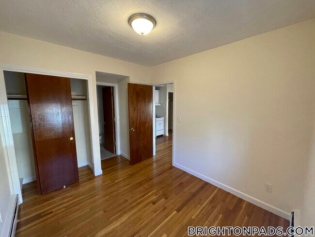 Building Photo - 164 N Beacon St