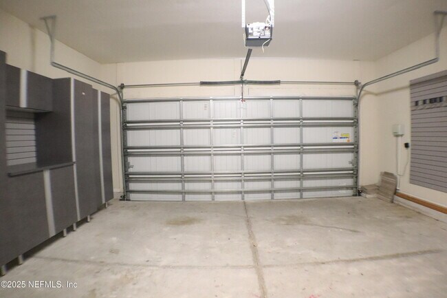 Building Photo - 175 Starlis Pl
