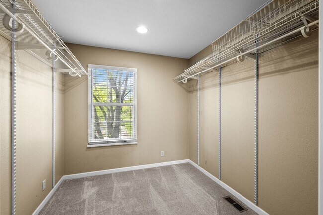 Building Photo - Gorgeous home by Sloans Lake!