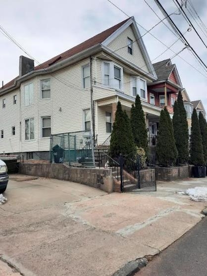 Building Photo - 135 Ege Ave