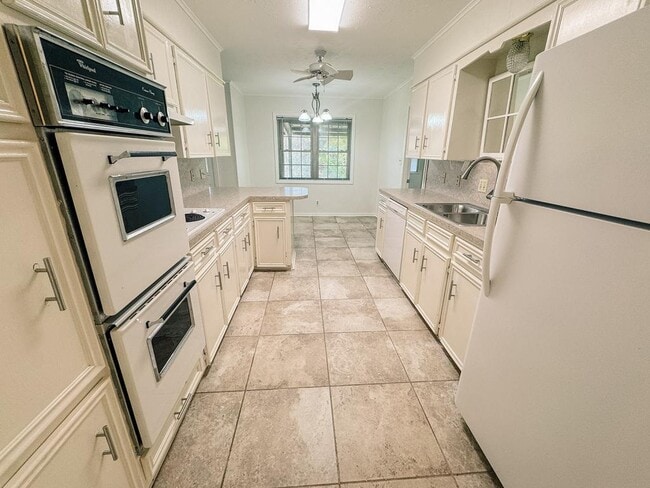 Building Photo - 504 Berkshire Ln