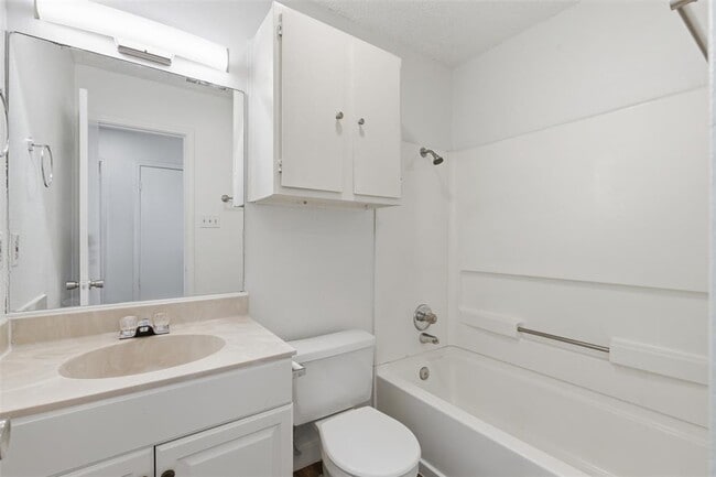 Building Photo - 1605 Future Dr