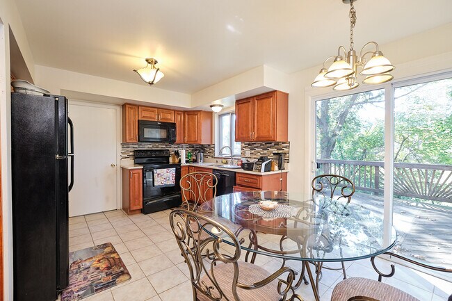 Building Photo - 9124 Orchard Brook Dr