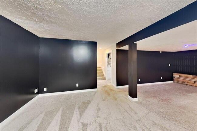 Building Photo - 4579 N Woodlake Ln SE