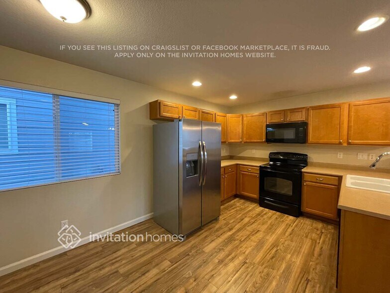 Building Photo - 765 Diamond Rim Dr