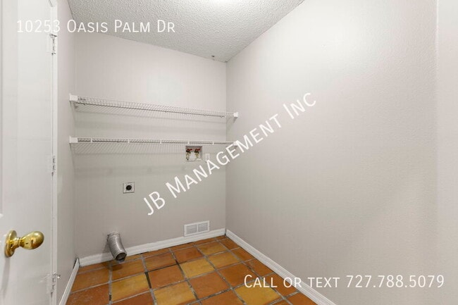 Building Photo - 10253 Oasis Palm Dr